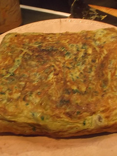 Una foto de Tortilla cuadrada de espárragos y habas