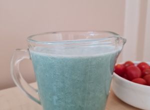 Una foto de Licuado de spirulina, pepino y jengibre fresco 🌊