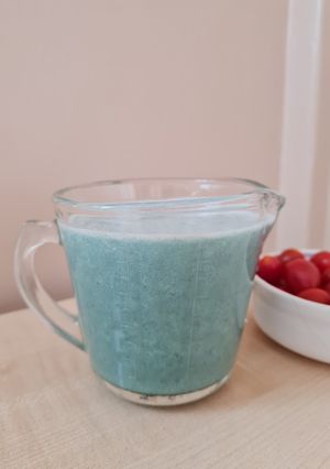 Una foto de Licuado de spirulina, pepino y jengibre fresco 🌊