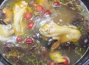 Hình của món Lẩu gà tiềm nấu nấm.