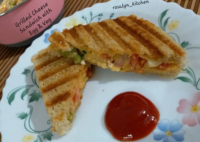 Grilled Cheese Sandwich with Egg & Vegetables