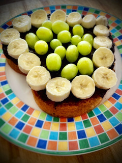 Una foto de Bizcocho de vainilla y fruta (al microondas)