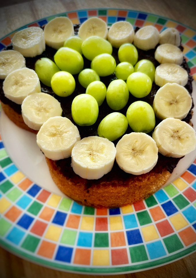 Una foto de Bizcocho de vainilla y fruta (al microondas)