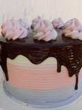 Pastel Tres leches Con Drip de chocolate