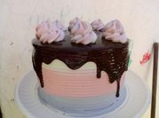 Una foto de pastel de chocolate 3 leches