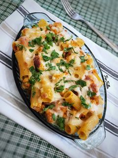 صورة لوصفة ريجاتوني باستا بالبارميجان وناجتس الدجاج 🧀🍗