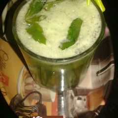 Spinach lassi A picture of Spinach lassi.