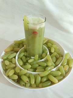 લીલી દ્રાક્ષ નો જ્યુસ (Green Grapes Juice Recipe In Gujarati) રેસીપી મુખ્ય ફોટો
