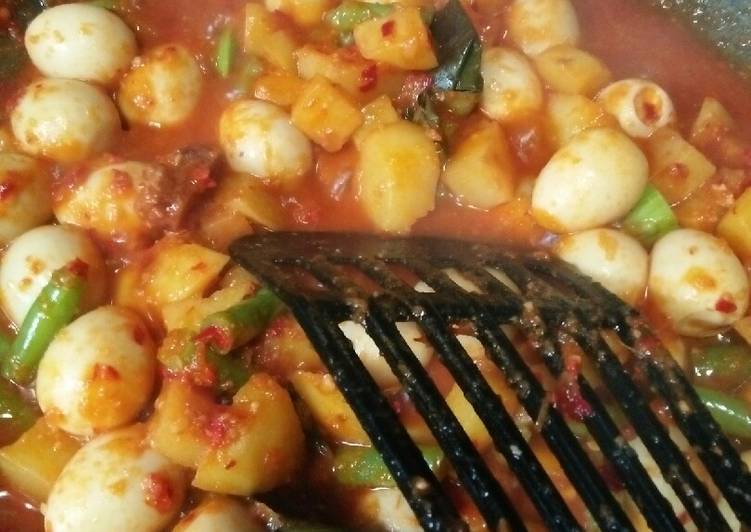 Resep Sambal goreng kentang telur puyuh simple yang Lezat Sekali
