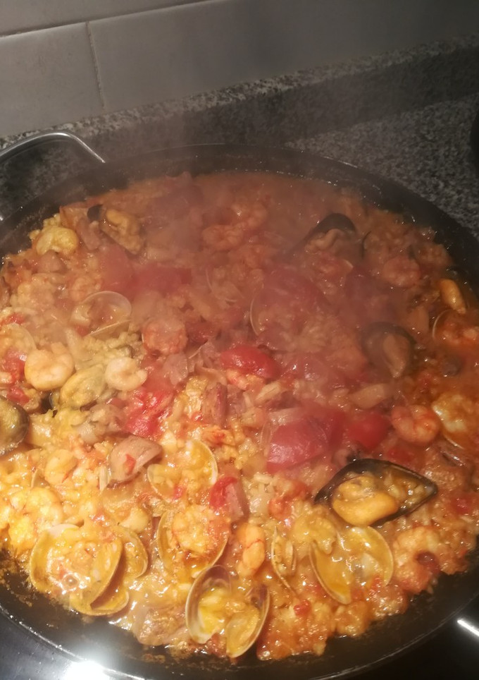 Una foto de Paella de pescado