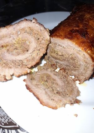 O poză a rețetei Ruladă de porc cu carne măcinată.
