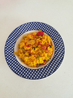 Una foto de Arroz con verduras de temporada y chistorras (Olla Gm g)