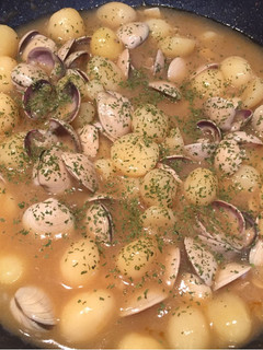 Una foto de Patatas con almejas