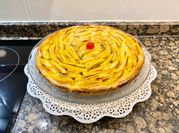 Una foto de mermelada de manzana y nuez