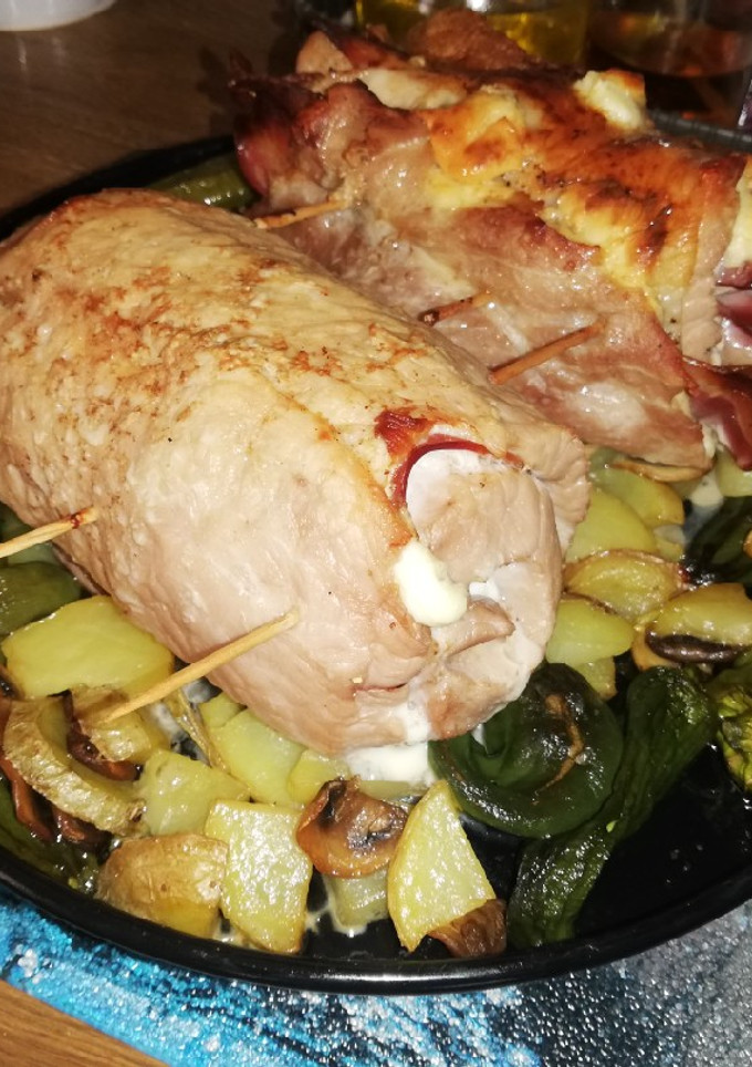 Una foto de Lomo de cerdo relleno de bacon y queso