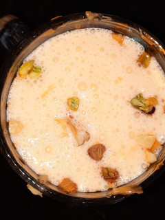 ઓરેન્જ લસ્સી (Orange Lassi in Gujarati) રેસીપી મુખ્ય ફોટો
