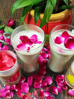ठंडाई (Thandai recipe in Hindi) रेसिपी मुख्य फोटो