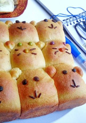 Foto resep Roti Sobek dibentuk beruang dan meong buat azka & abiyan