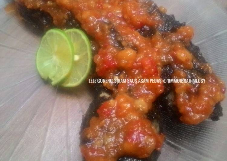 Lele Goreng Siram Saus Asam-Pedas