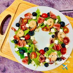 A picture of New Year's wreath with couscous.