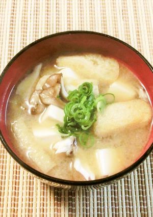 A picture of Maitake Mushroom, Tofu, and Fried Tofu Miso Soup.