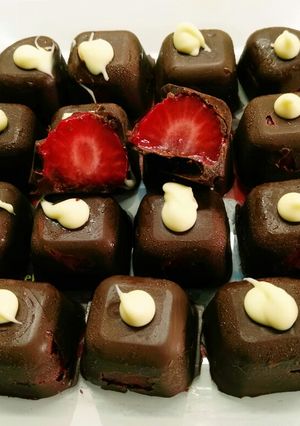 Foto principal de Bombones helados rellenos de fresas
