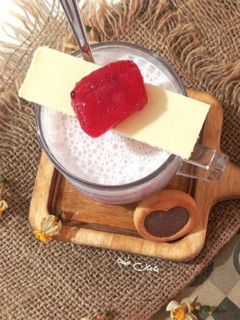 عکسی از دستور میلک شیک توت فرنگی 🍓