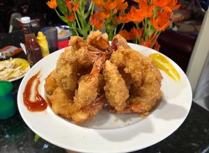 Hình của món Tôm lăn bột chiên xù.