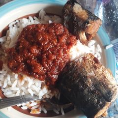 A picture of Rice stew and fried fish.