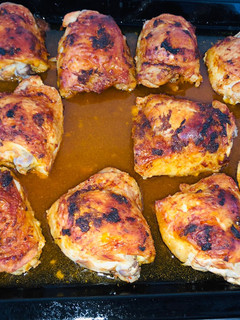 Una foto de Pollo asado con adobo a mi estilo