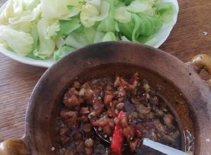 Hình của món Kho quẹt tóp mỡ.