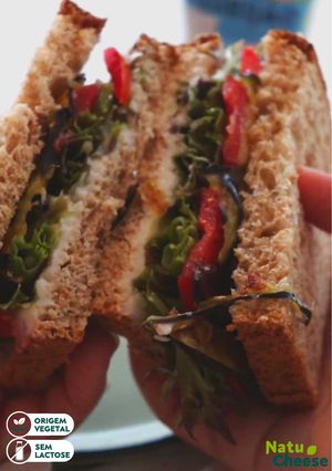 Foto de Sanduíche de Abobrinha com Requeijão Vegano Natucheese