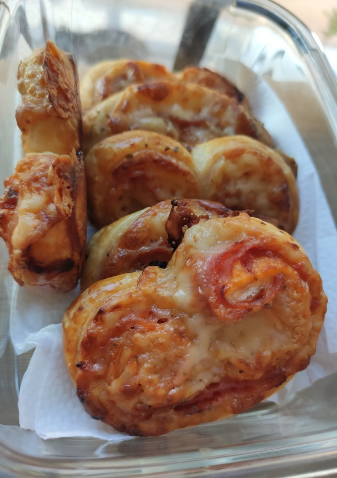 Una foto de Palmeritas saladas estilo pizza!