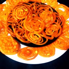 A picture of Juicy Crispy Instant Jalebi.