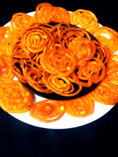 A picture of Juicy Crispy Instant Jalebi.