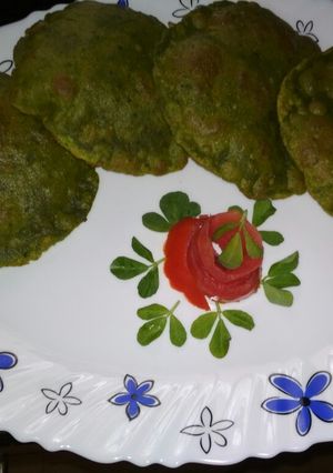A picture of Methi puri.
