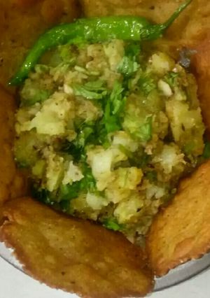 ફરાળી પૂરી(farali puri in Gujarati) રેસીપી મુખ્ય ફોટો
