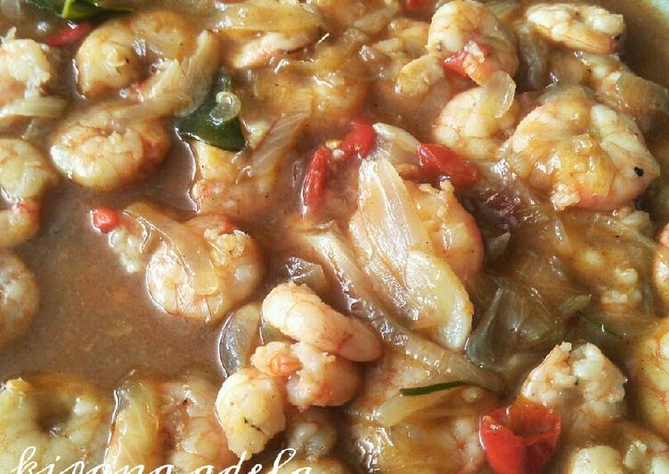 Bagaimana Menyiapkan Udang saus asam manis yang Lezat
