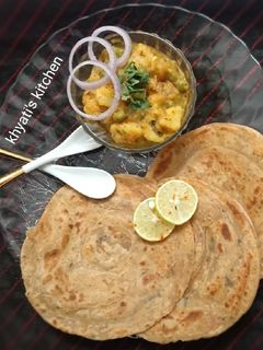 આલુ મટર સબ્જી અને લછ્છા પરાઠા (Aloo Matar Sabji Laccha Paratha Recipe In Gujarati) રેસીપી મુખ્ય ફોટો