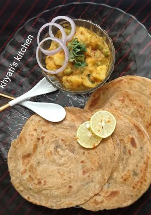 આલુ મટર સબ્જી અને લછ્છા પરાઠા (Aloo Matar Sabji Laccha Paratha Recipe In Gujarati) રેસીપી મુખ્ય ફોટો