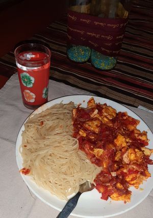 A picture of Spaghetti and eggs.