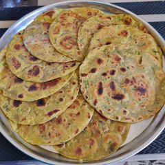 A picture of Avocado Paratha.