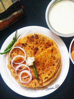 આલુ પરાઠા (Aloo Paratha Recipe in Gujarati) રેસીપી મુખ્ય ફોટો