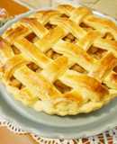 Warm Apple Pie with Plenty of Filling and Irresistible Cinnamon Aroma