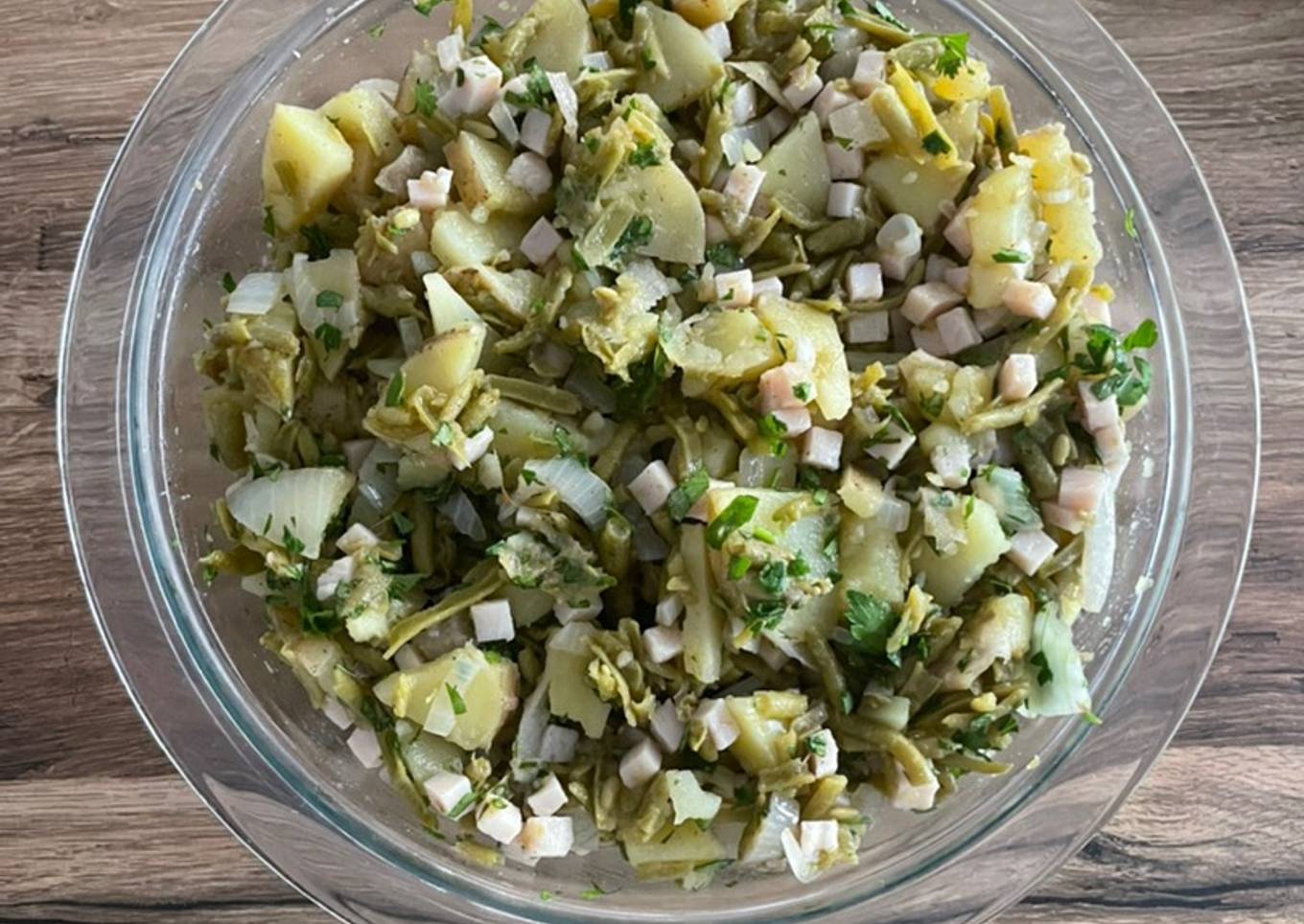 Salade familiale pommes de terre haricots verts et dés de poulet