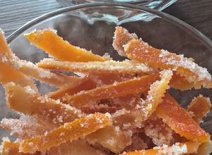 Una foto de Cáscaras de naranjas confitadas