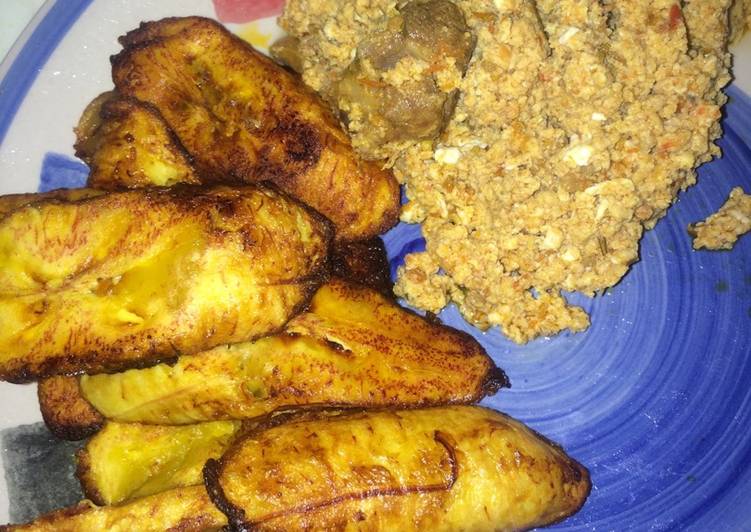Fried Plantain/Dodo with Egg and Goat meat sauce