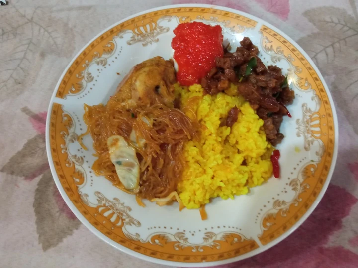 Cara Gampang Menyiapkan Resep  Nasi uduk/nasi kuning rice cooker praktis enak yang Bikin Ngiler, Sempurna