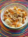 Postre-desayuno nutritivo y saludable con yogurt de kéfir