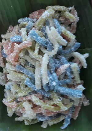 Hình của món Bánh tằm tứ sắc. Cho tôi một vé về tuổi thơ hạnh phúc.
